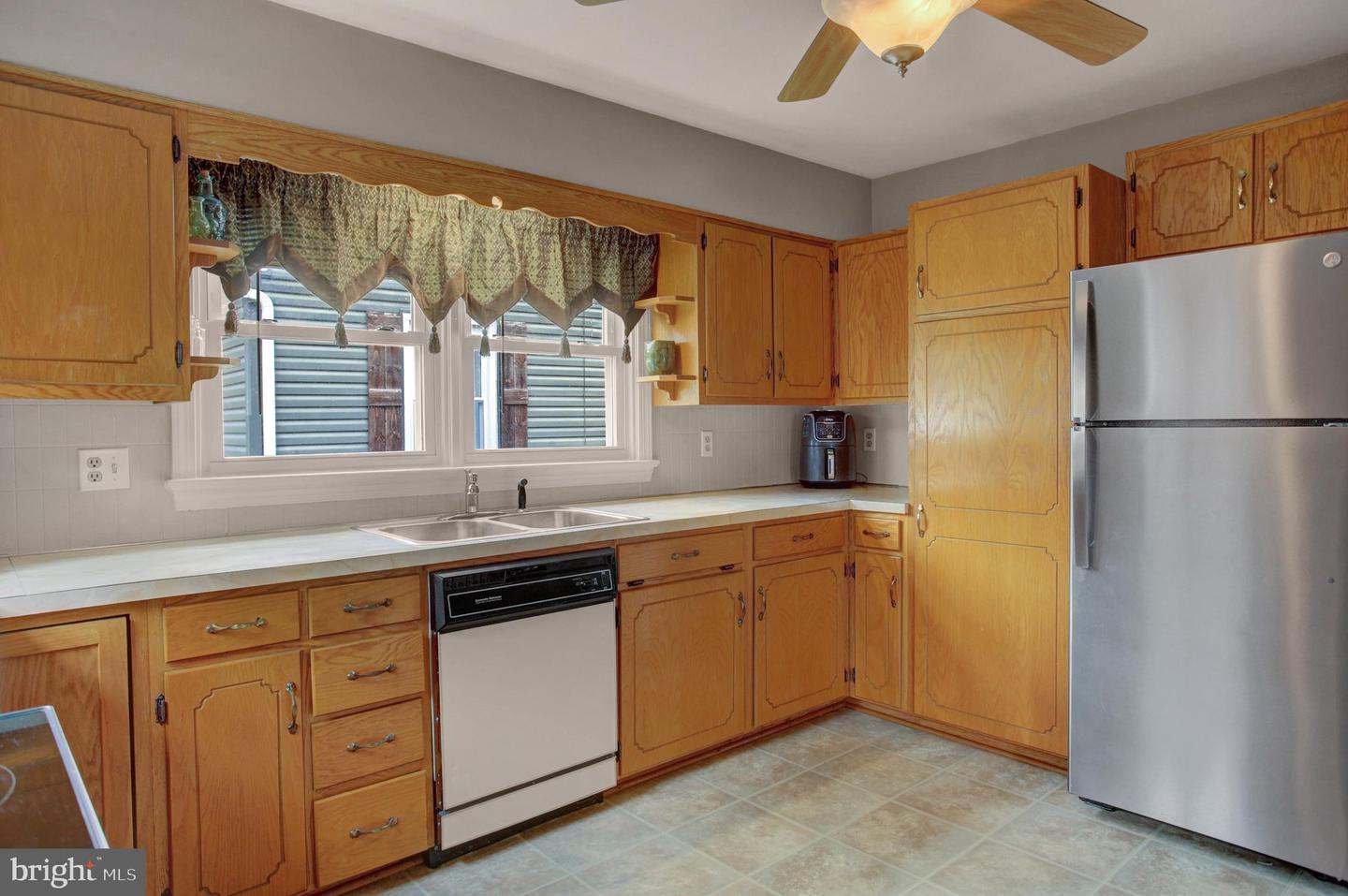 571 Highland Avenue Property Photo 19