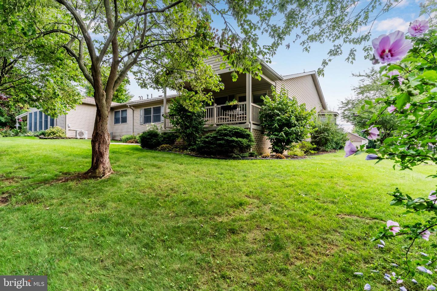 317 Woodvale Dr Property Photo 6