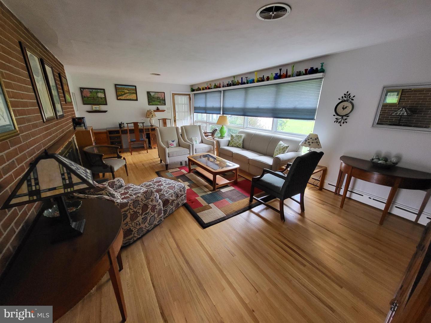 910 Nelson St Property Photo 4