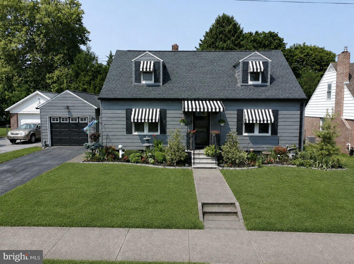 851 Middle St Property Photo 1