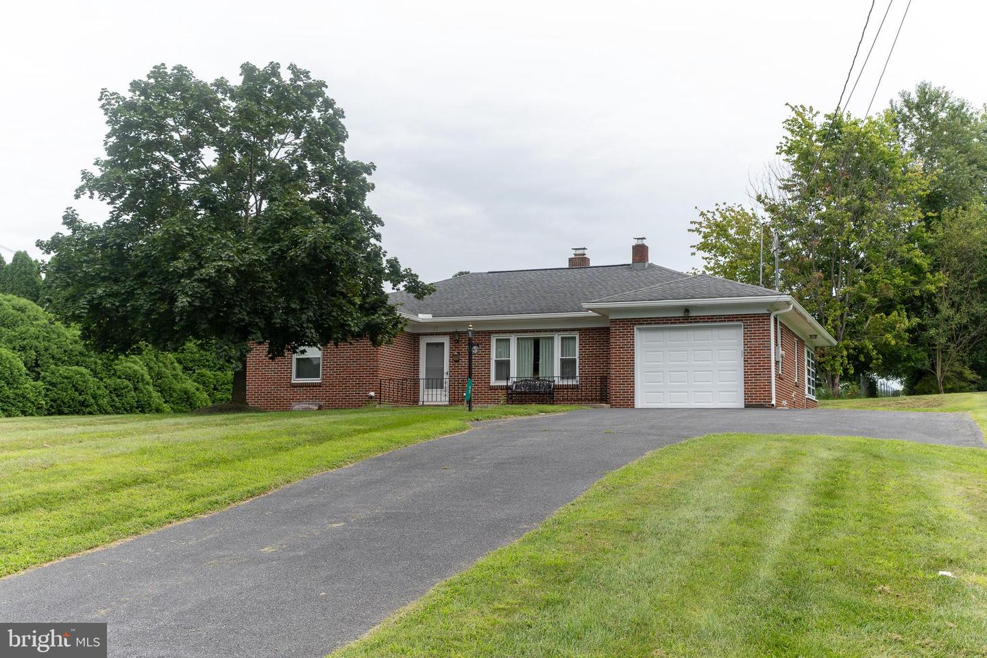 17 Twin Hill Drive Property Photo 1