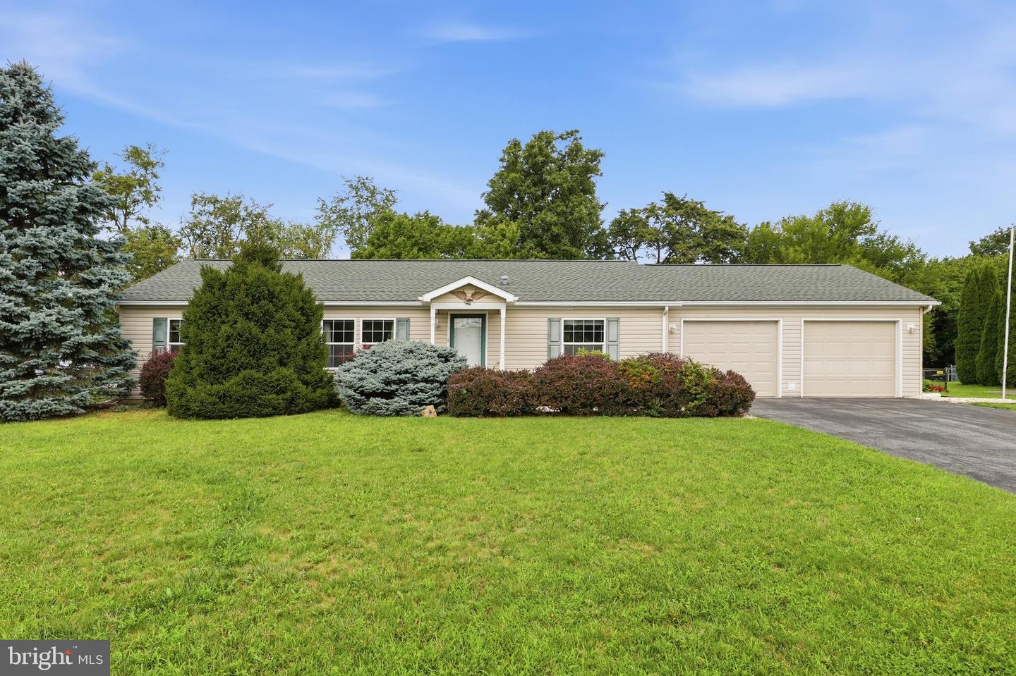 155 Camelot Dr Property Photo 1