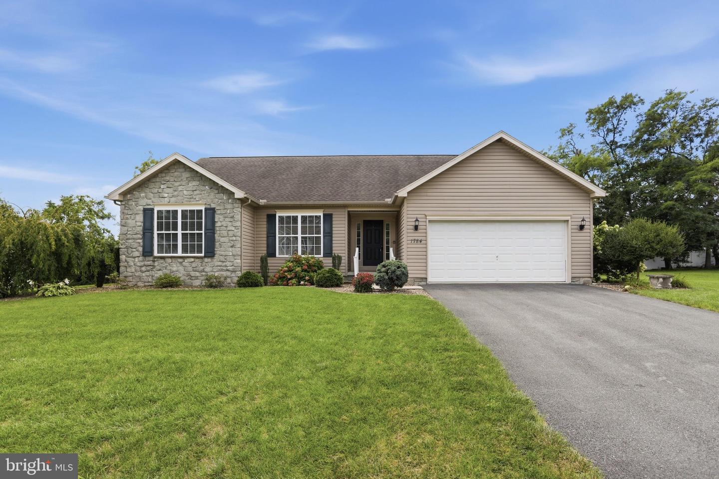 1784 Falcon Lane Property Photo 3