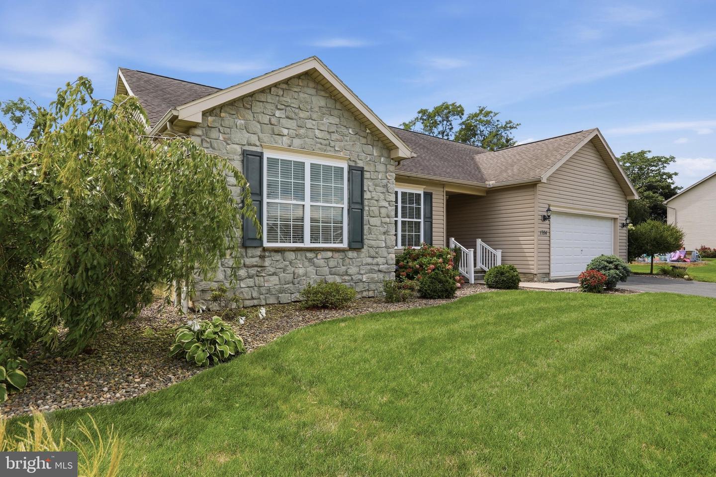 1784 Falcon Lane Property Photo 4