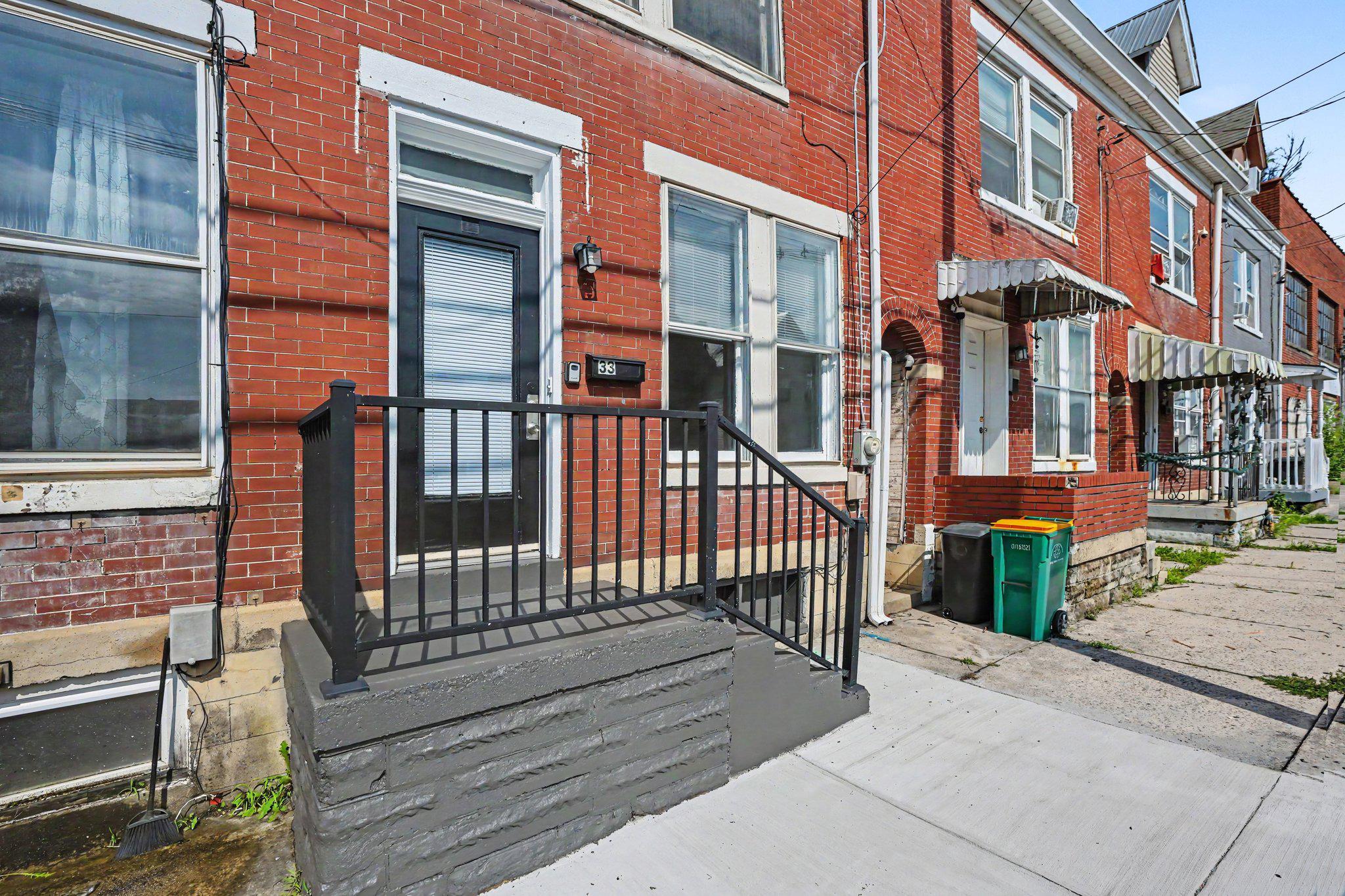 33 S FRANKLIN ST Property Photo 1