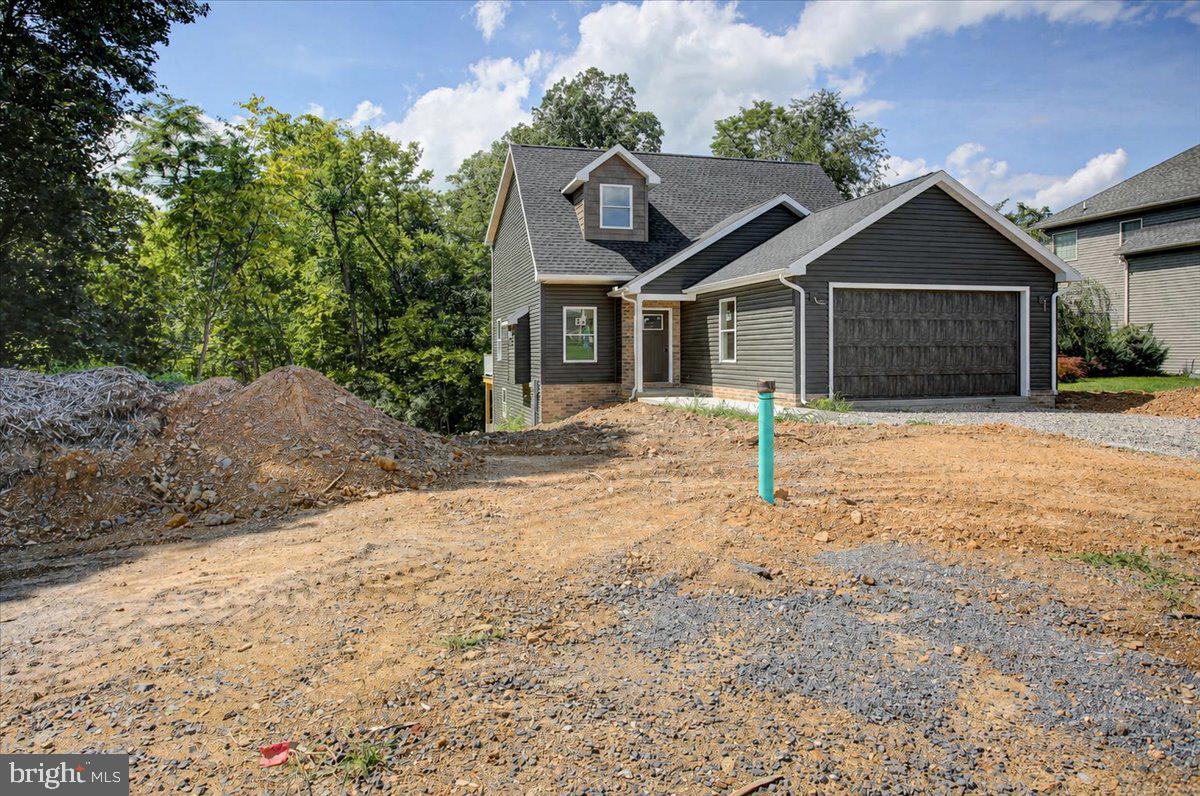 801 DICKEYS DR. Property Photo 1
