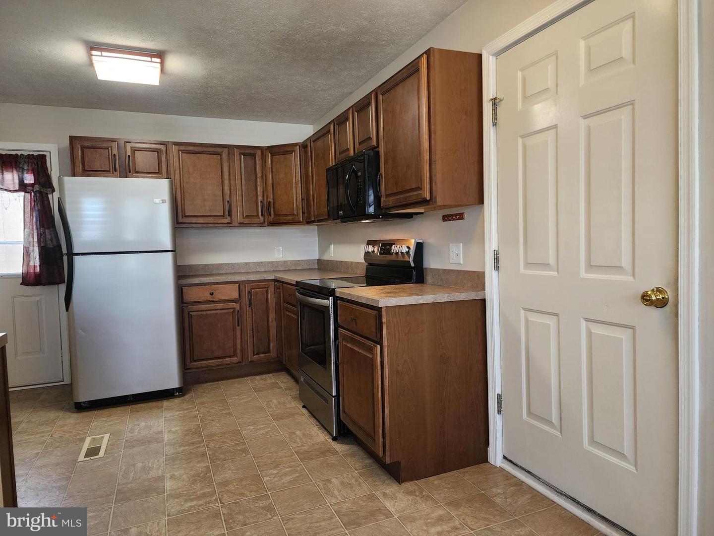 739 Stouffer Avenue Property Photo 6
