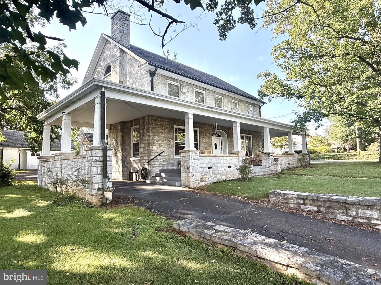 135 Loudon Rd Property Photo 1