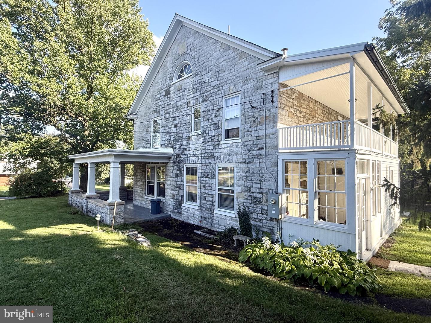 135 Loudon Rd Property Photo 2