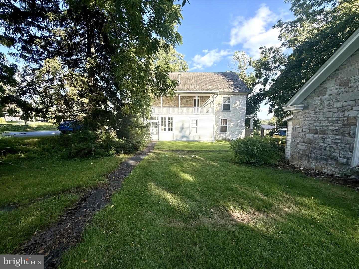 135 Loudon Rd Property Photo 5