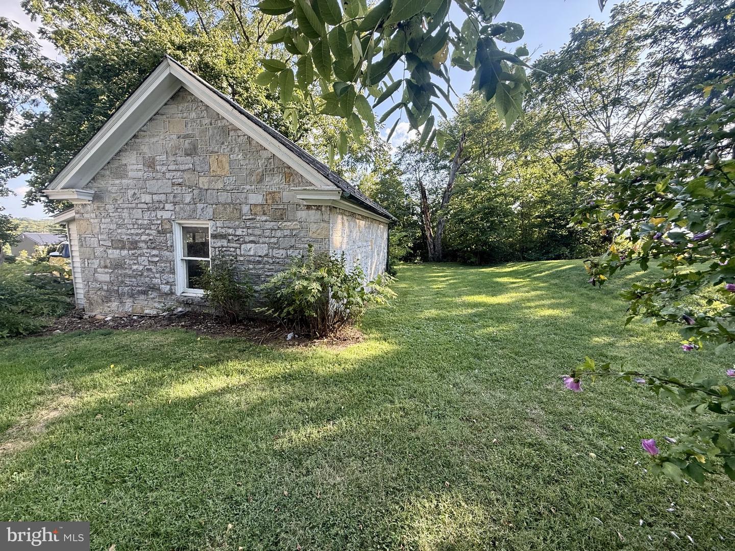 135 Loudon Rd Property Photo 9