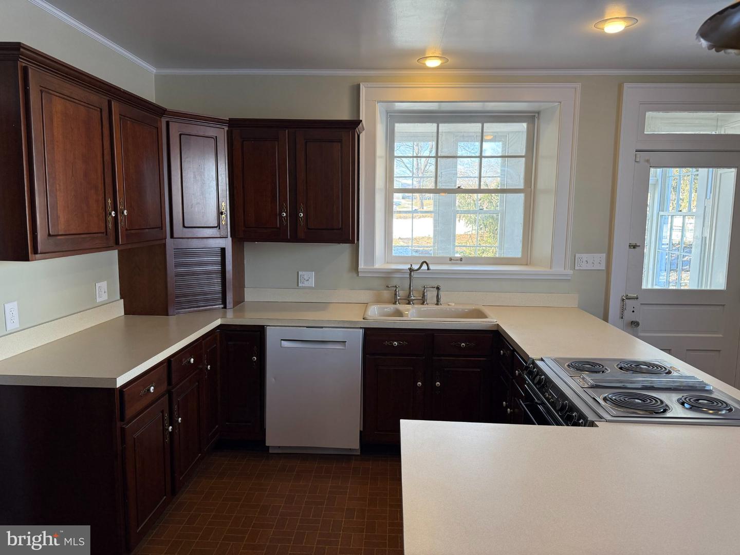 135 Loudon Rd Property Photo 20