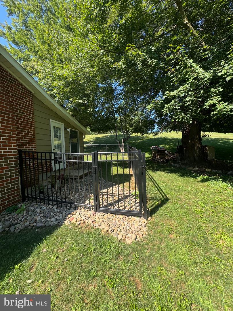 28 Pine Way Property Photo 5
