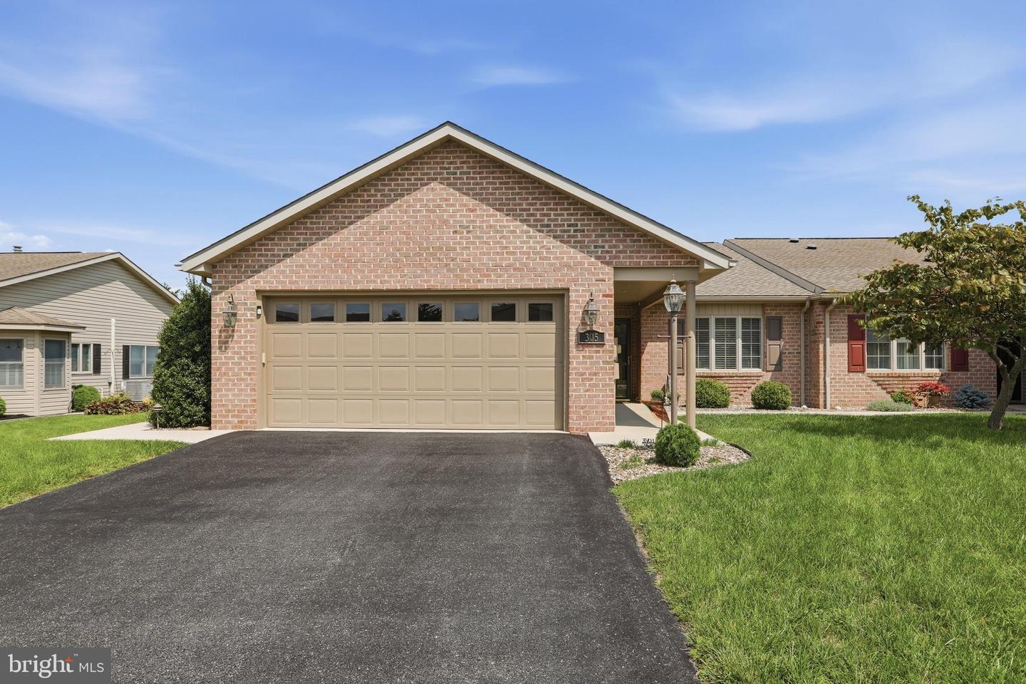 305 Sunbrook Drive Property Photo 1