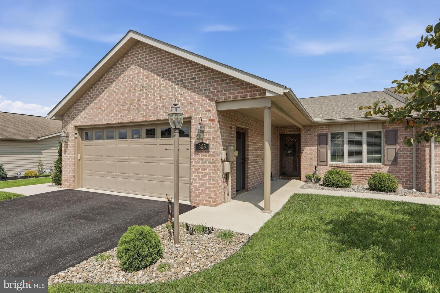 305 Sunbrook Drive Property Photo 2