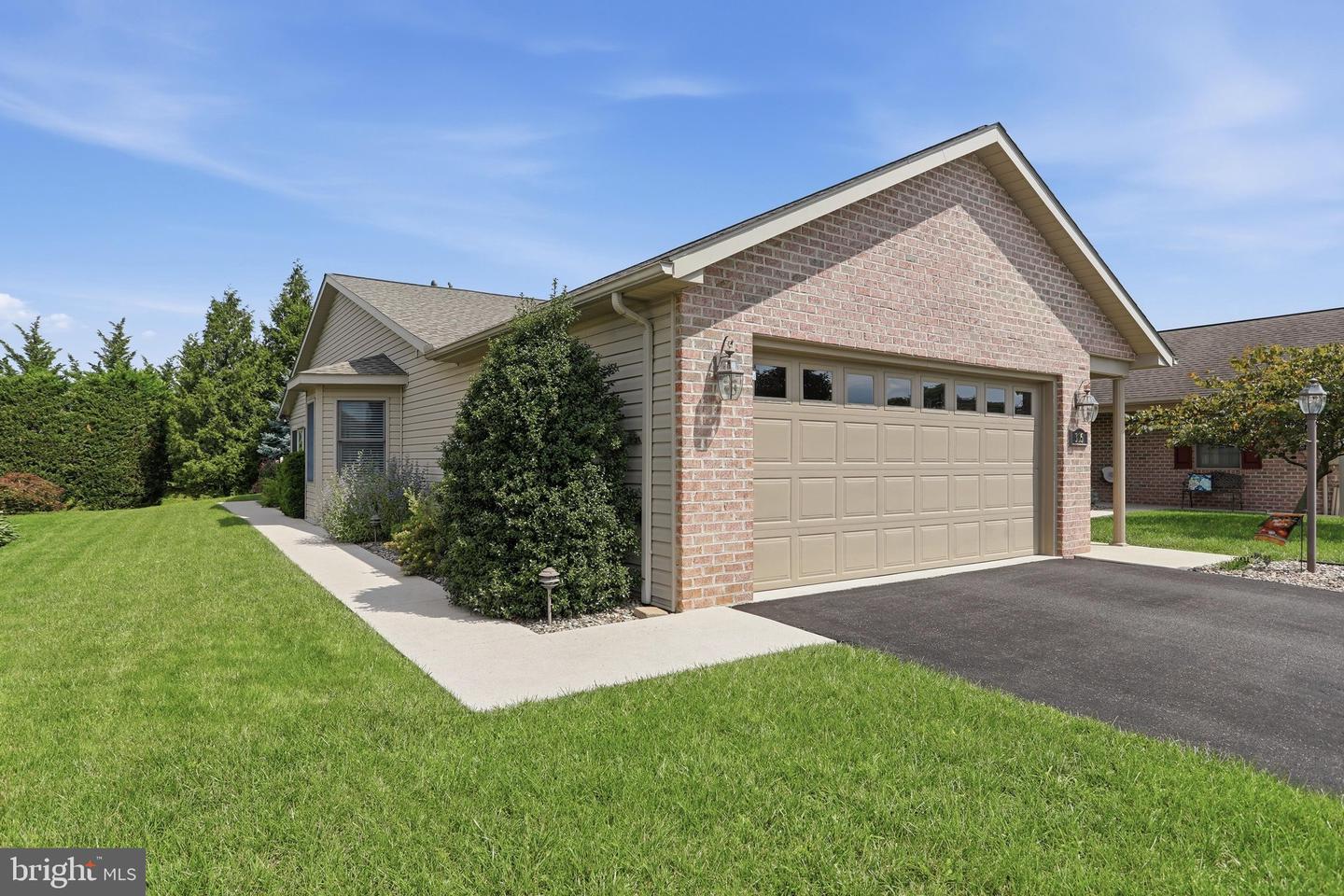 305 Sunbrook Drive Property Photo 3