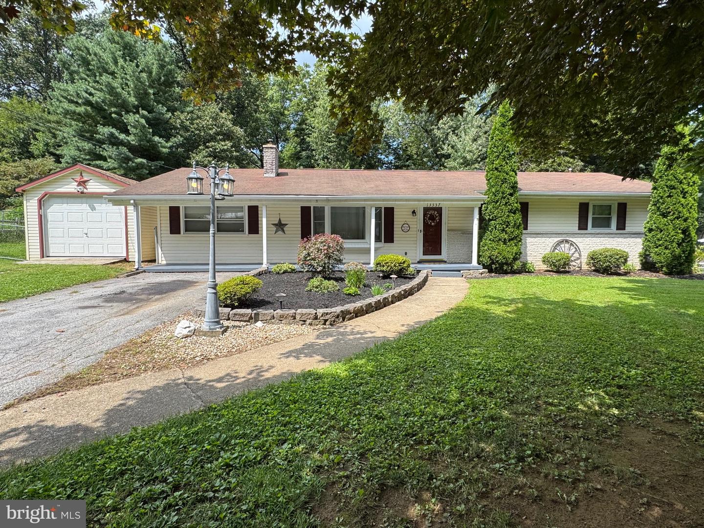 13337 North Ave Property Photo 1