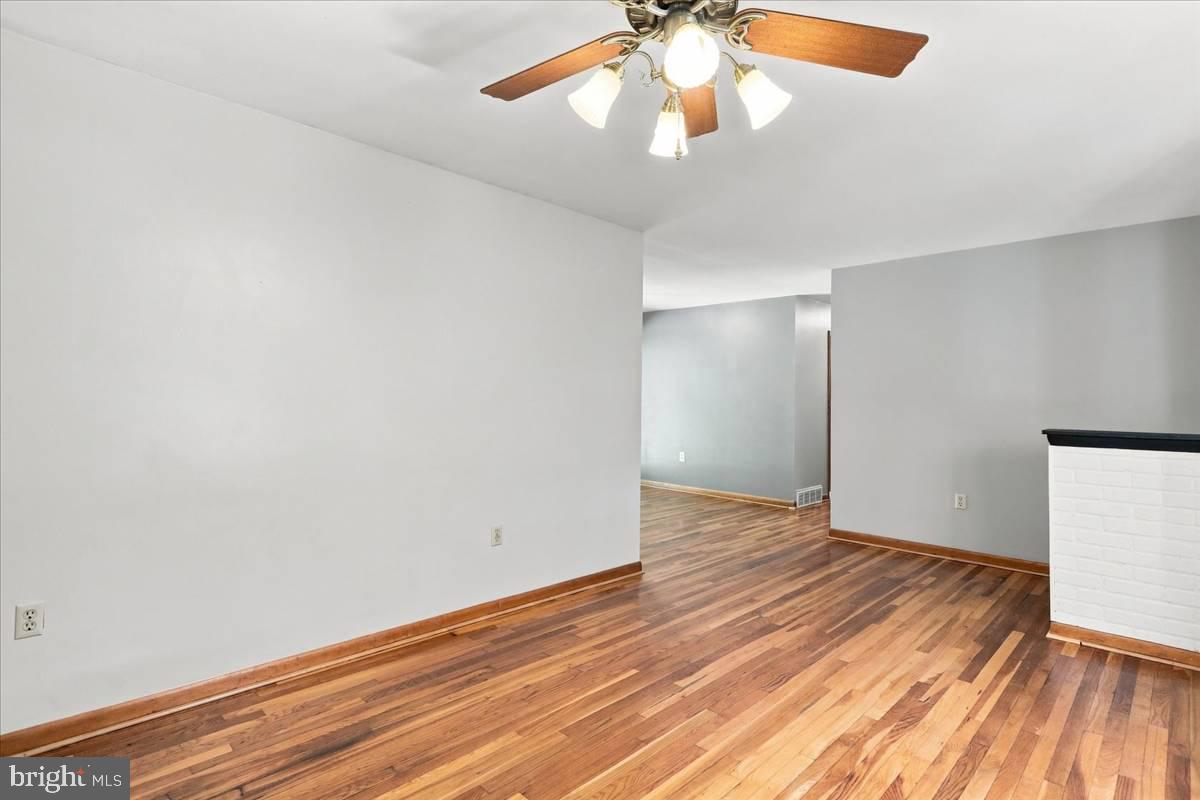 13337 North Ave Property Photo 5