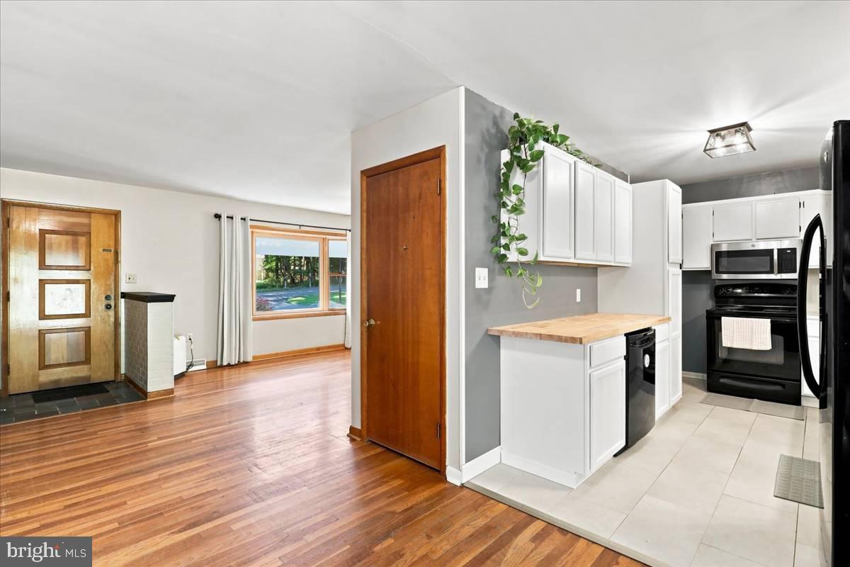 13337 North Ave Property Photo 6