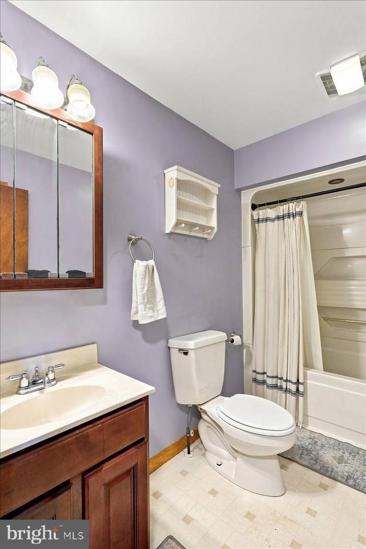 13337 North Ave Property Photo 13