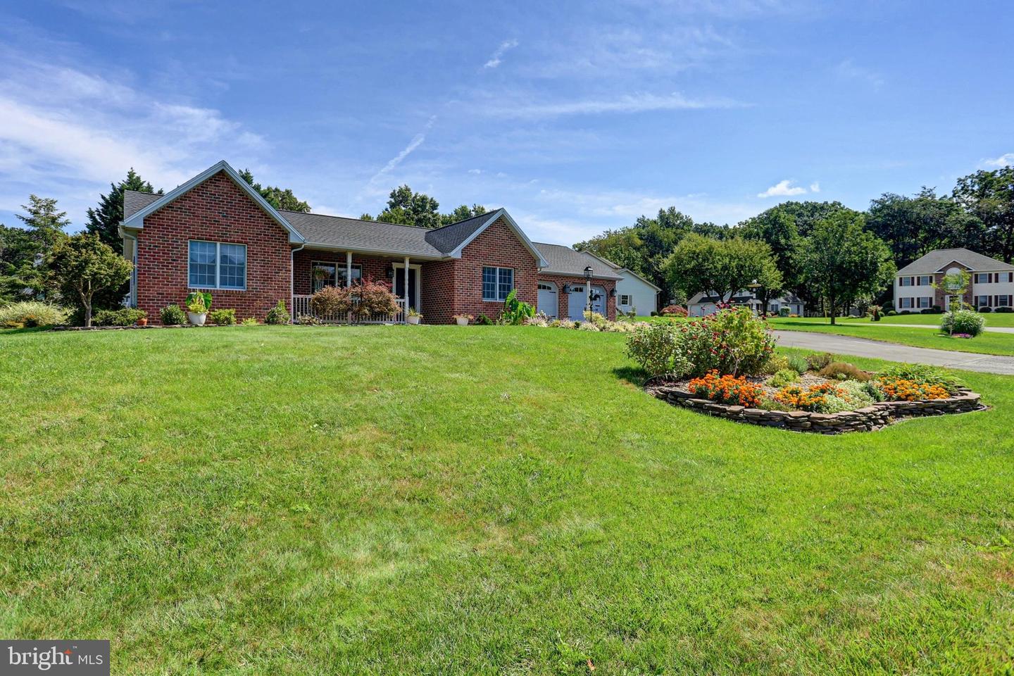 313 Bradley Ln Property Photo 3