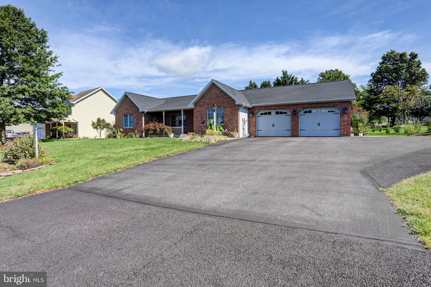 313 Bradley Ln Property Photo 4