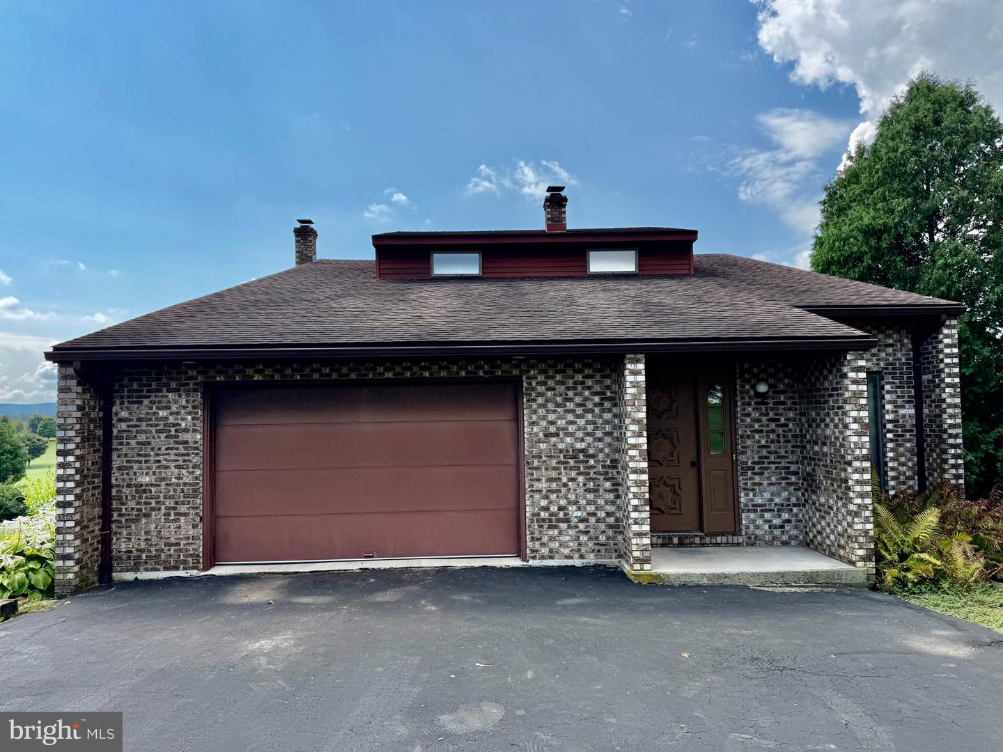 2122 HILLVIEW DR