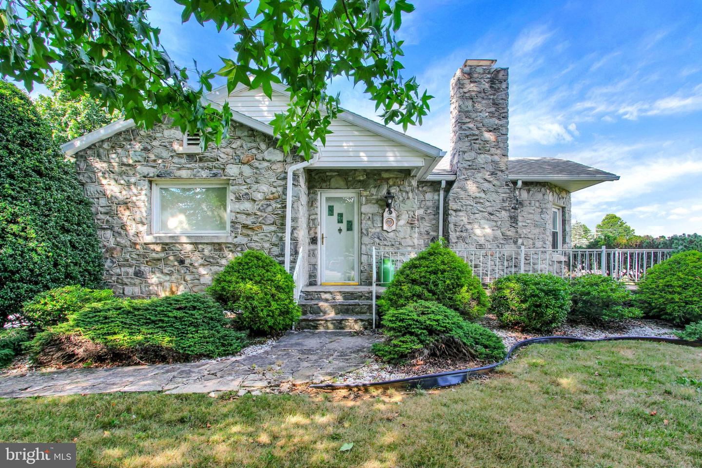 15055 Buchanan Trl E Property Photo 2