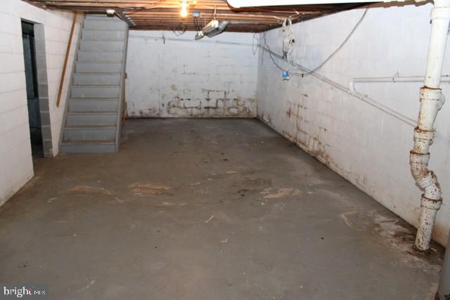333 W 2nd St Property Photo 10
