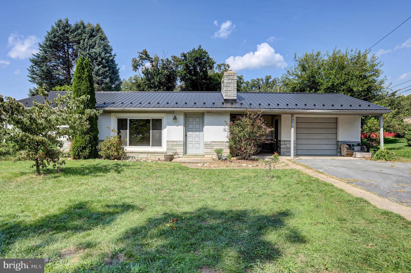 407 N Morris St Property Photo 1