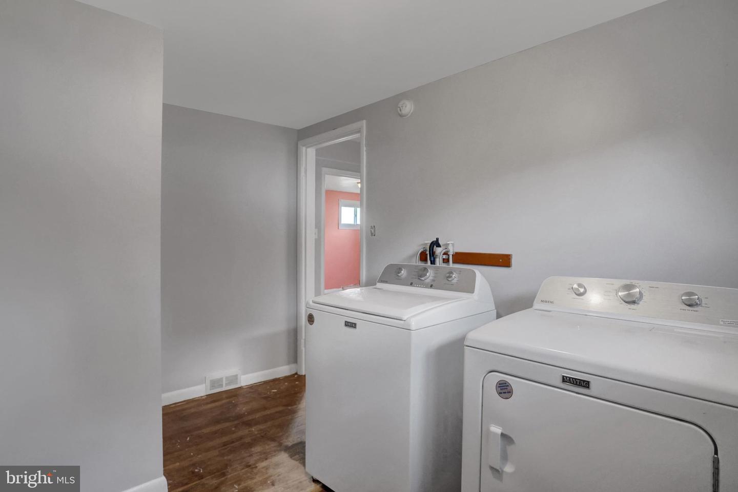 407 N Morris St Property Photo 32