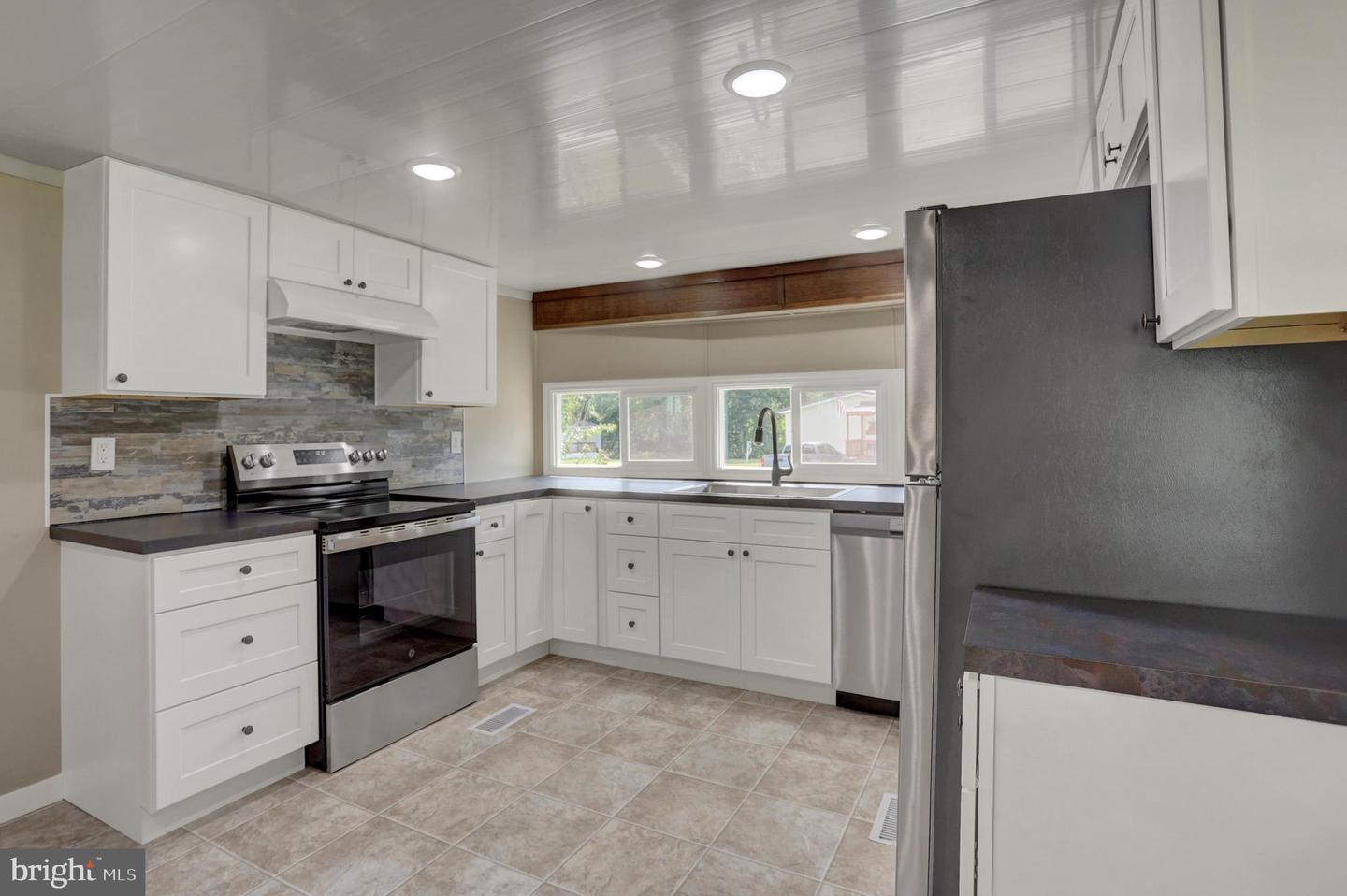 6069 Nugget Way Property Photo 7