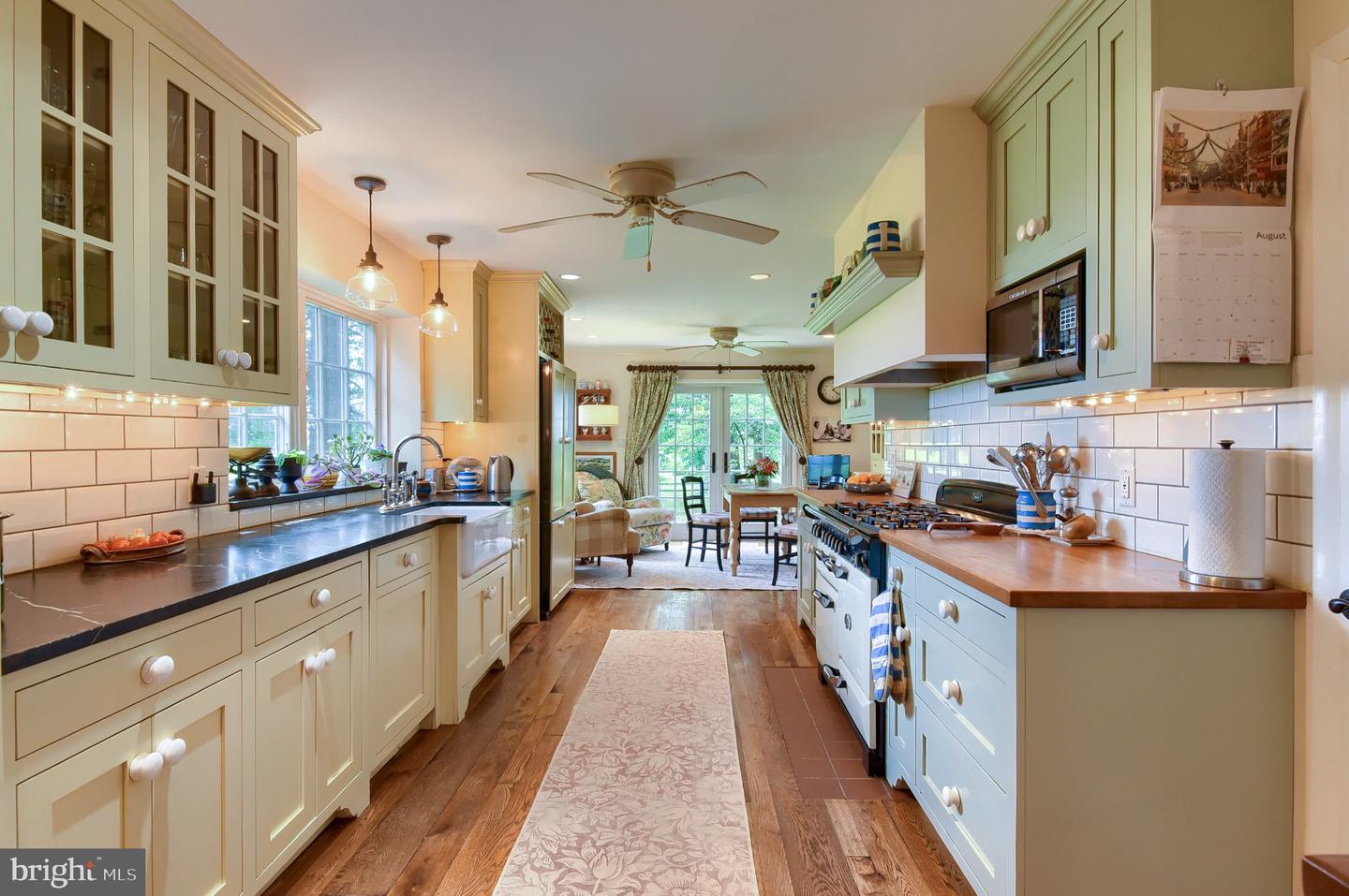 9554 Forest Ridge Rd Property Photo 10