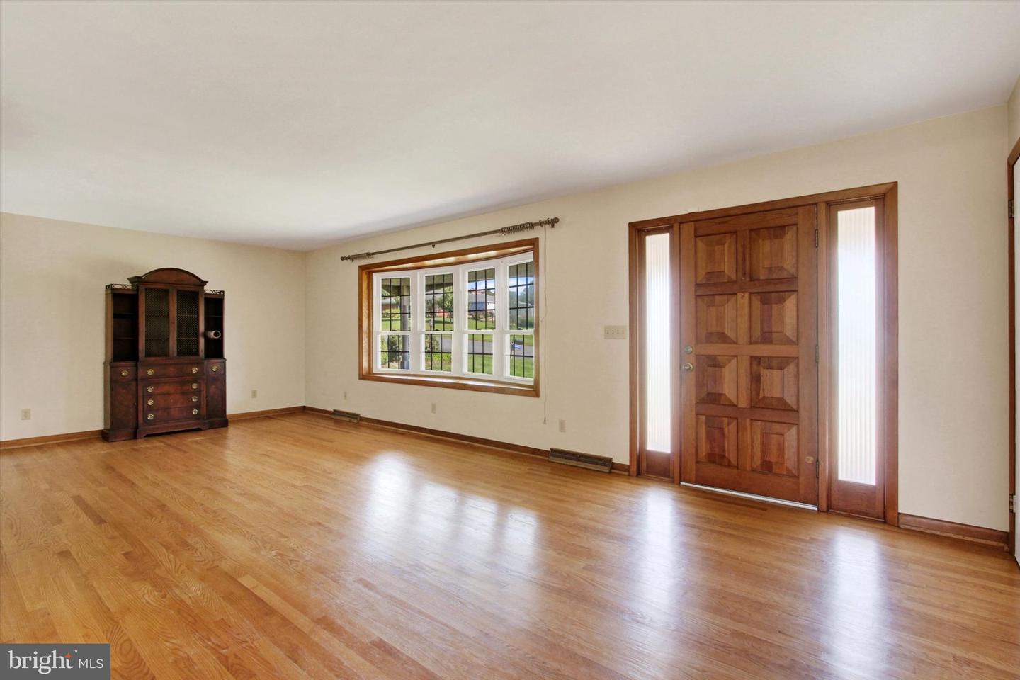 9130 Meadowbrook Dr Property Photo 4