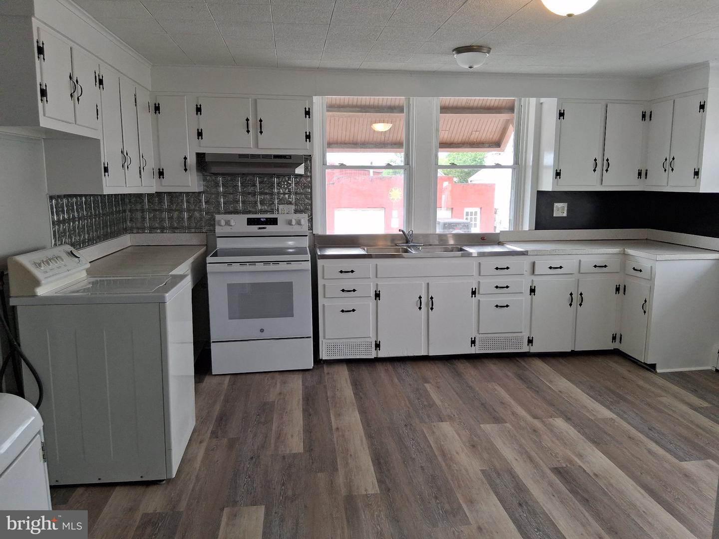 734 FAIRGROUND AVE #UNIT A Property Photo 1