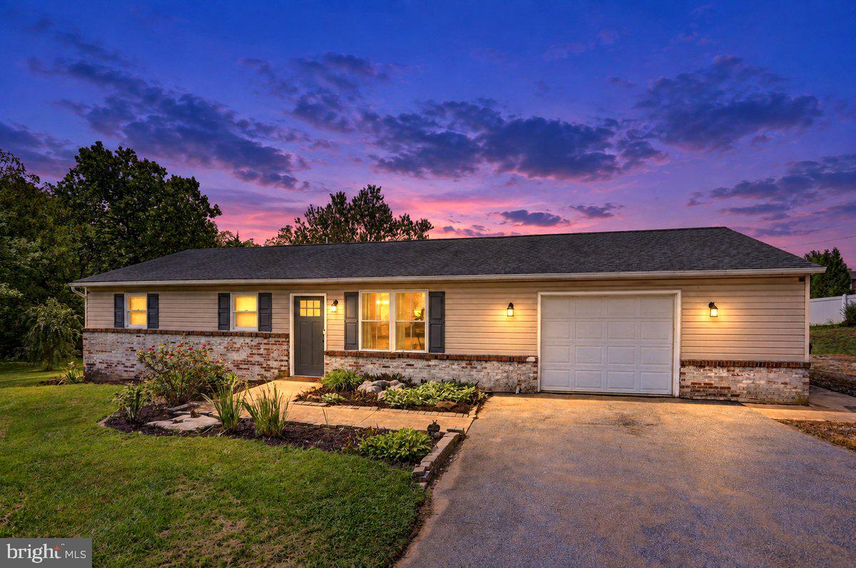 1541 STREAMSIDE DR Property Photo 1