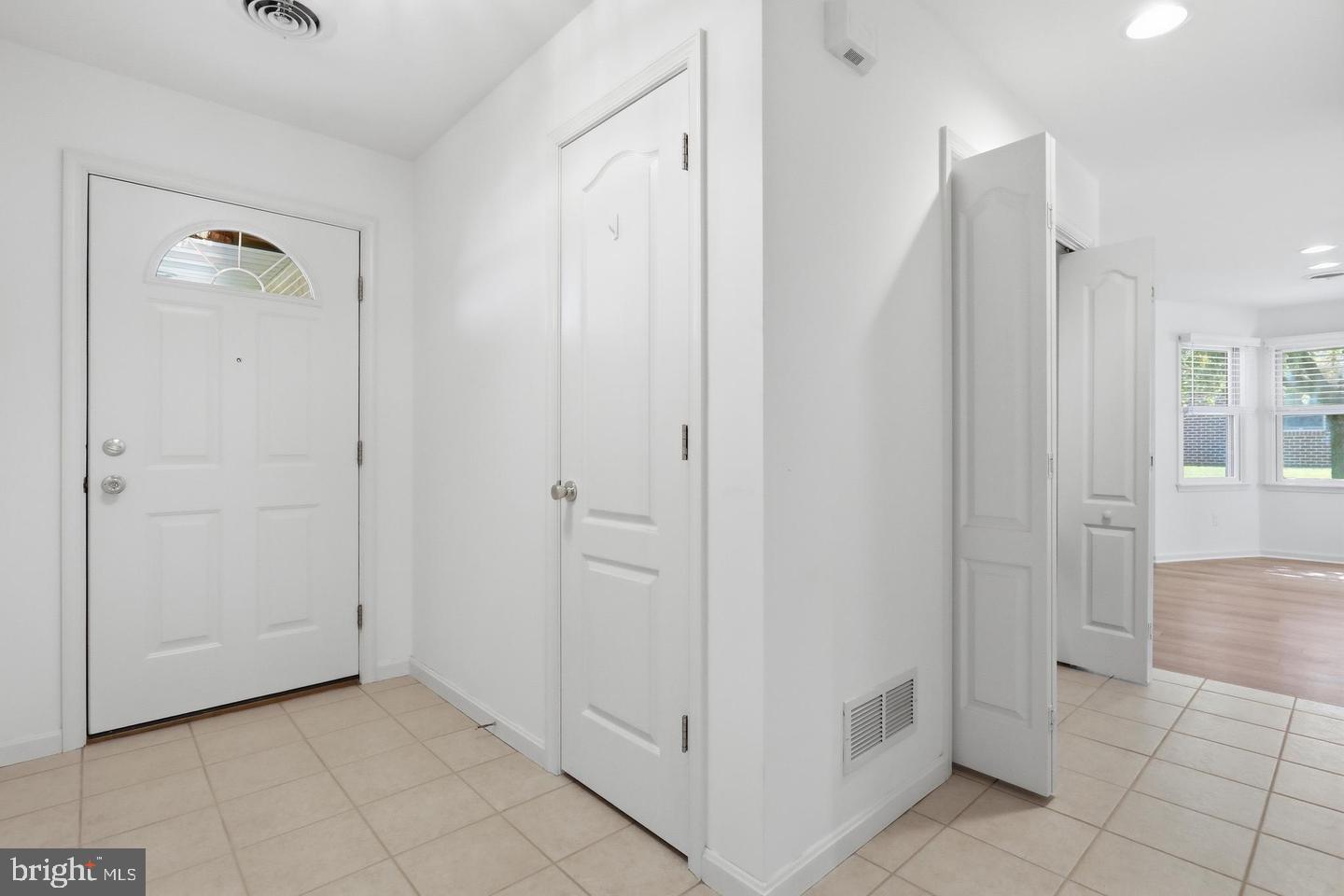 312 Woodvale Drive Property Photo 5