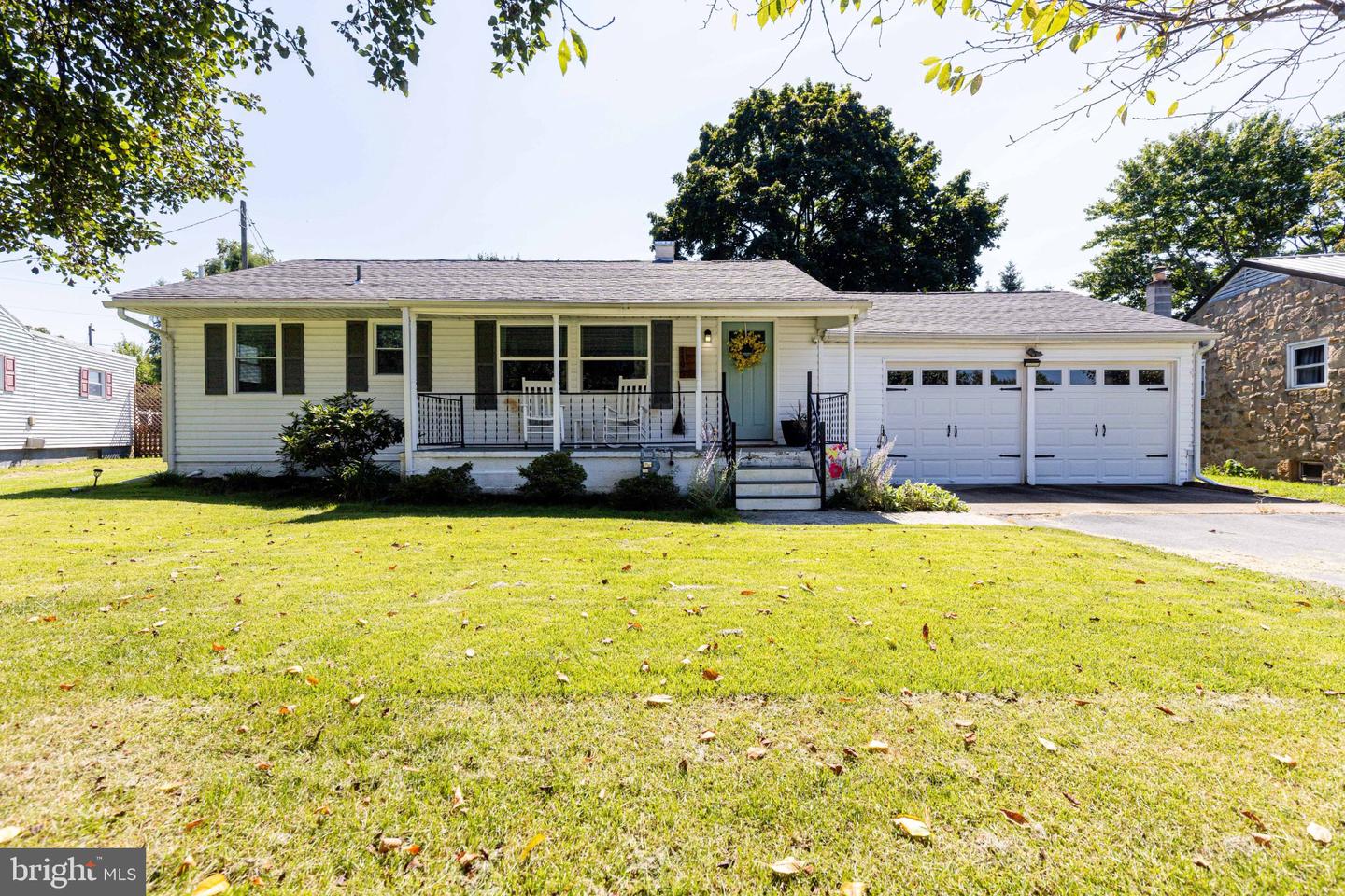 110 LINCOLN DR Property Photo 1