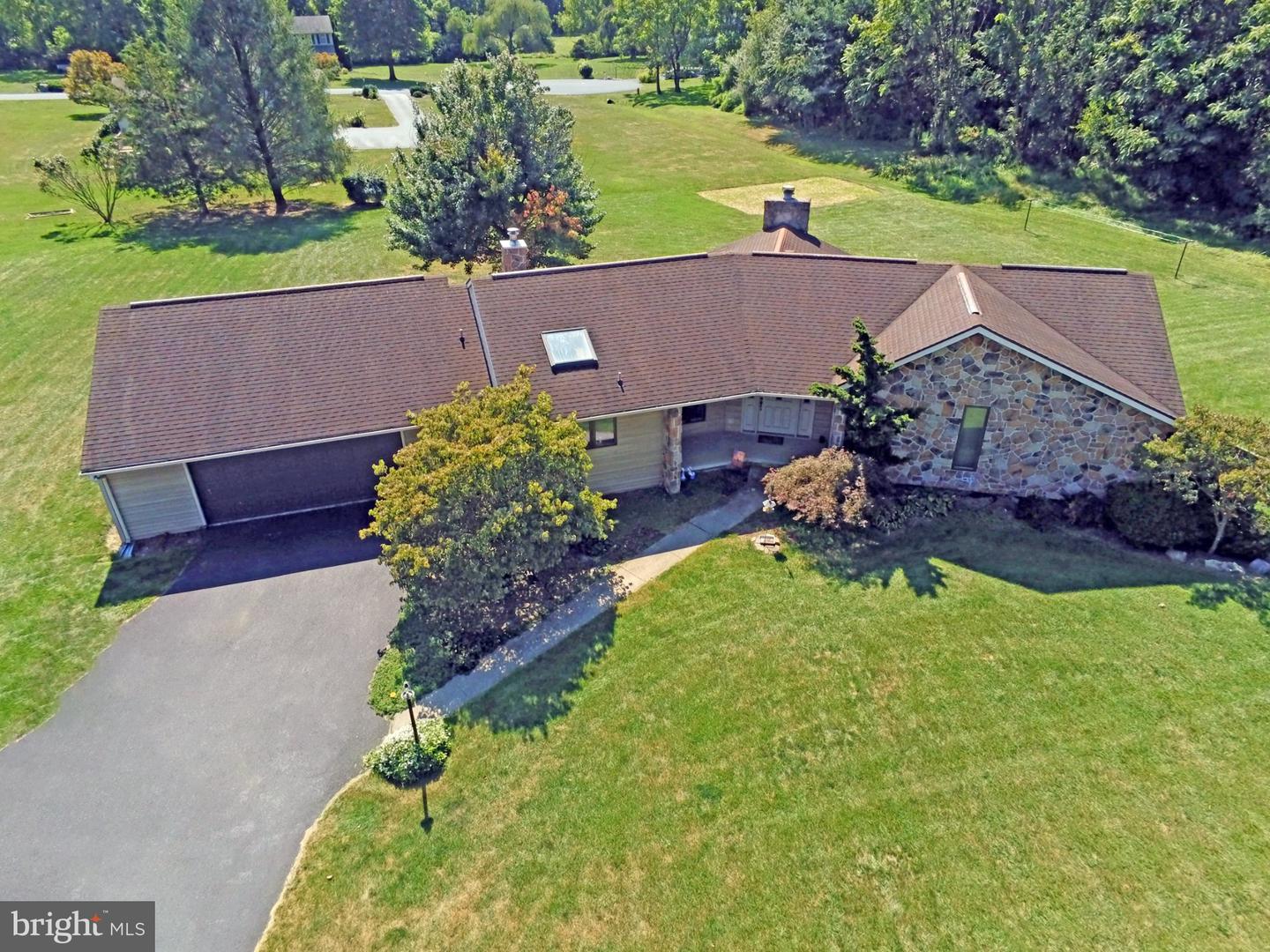 1570 Marilyn Ct Property Photo 2