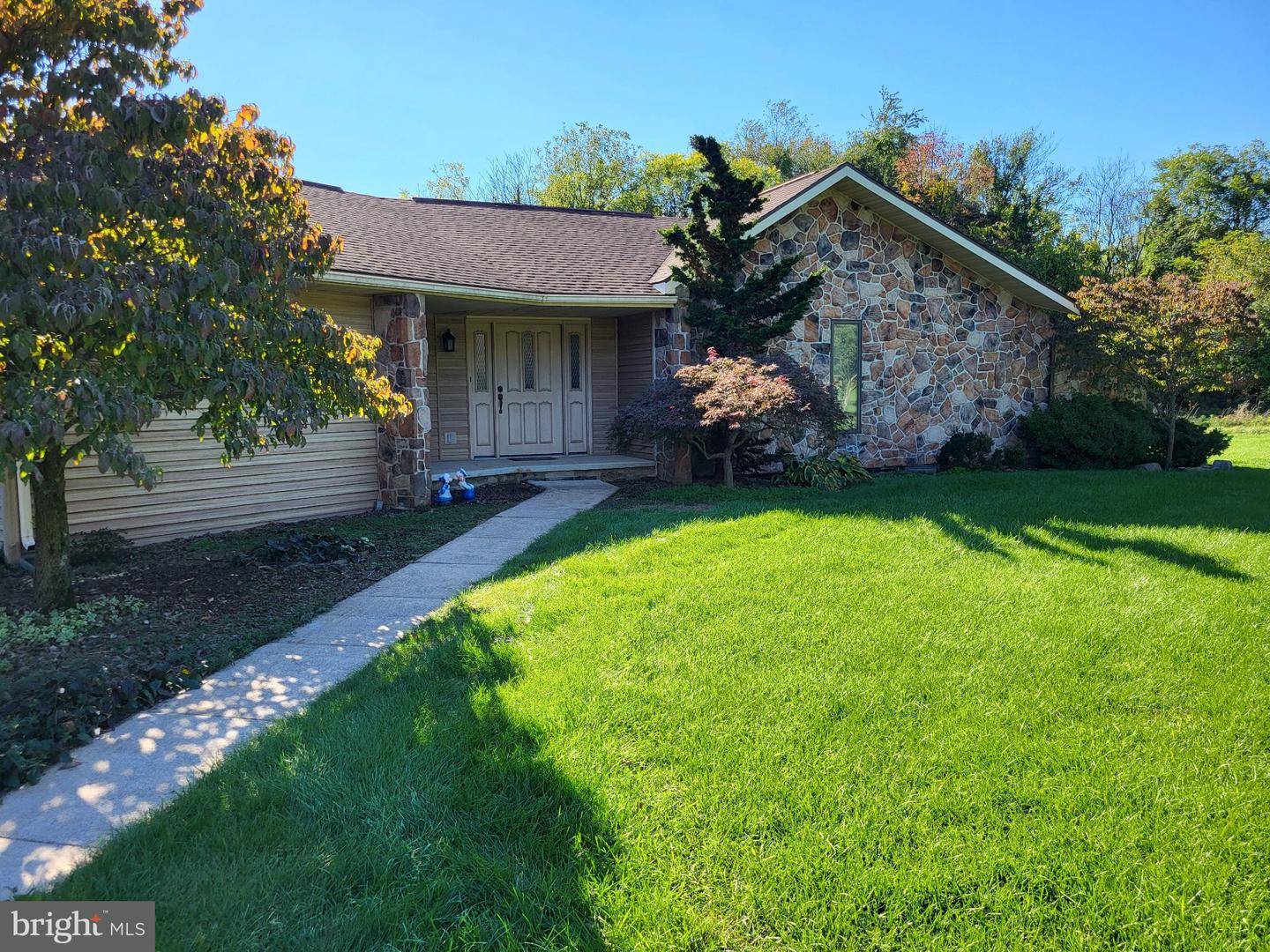 1570 Marilyn Ct Property Photo 3
