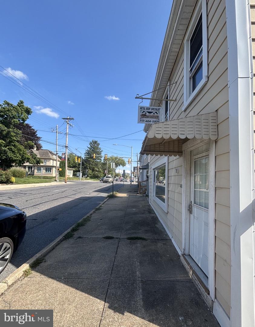 480 Lincoln Way E Property Photo 6