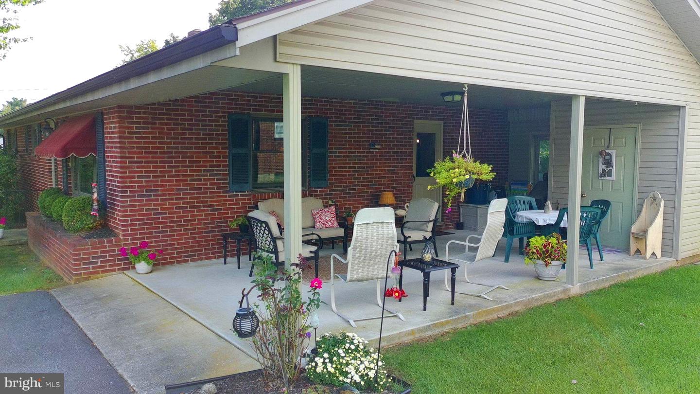 213 Joyce Dr Property Photo 3