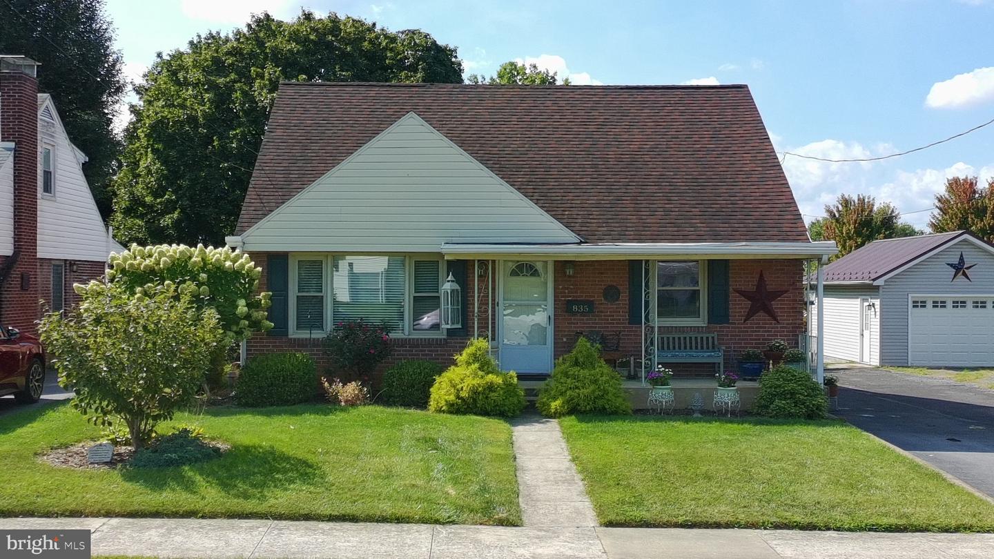 835 MIDDLE ST Property Photo 1