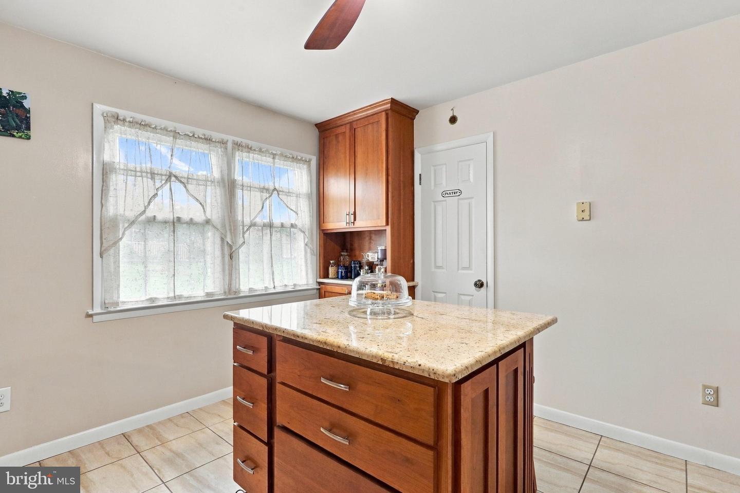 4 Buckingham Dr Property Photo 17