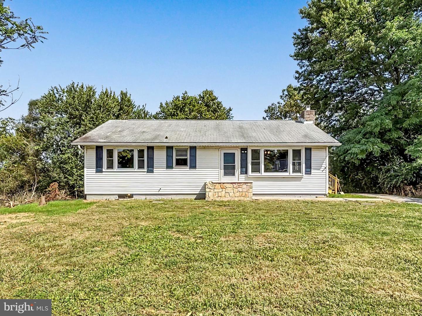 4615 LINCOLN WAY E Property Photo 1