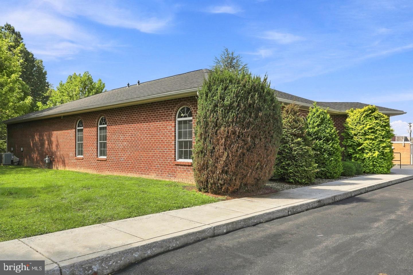 12104 Buchanan Trl E Property Photo 3