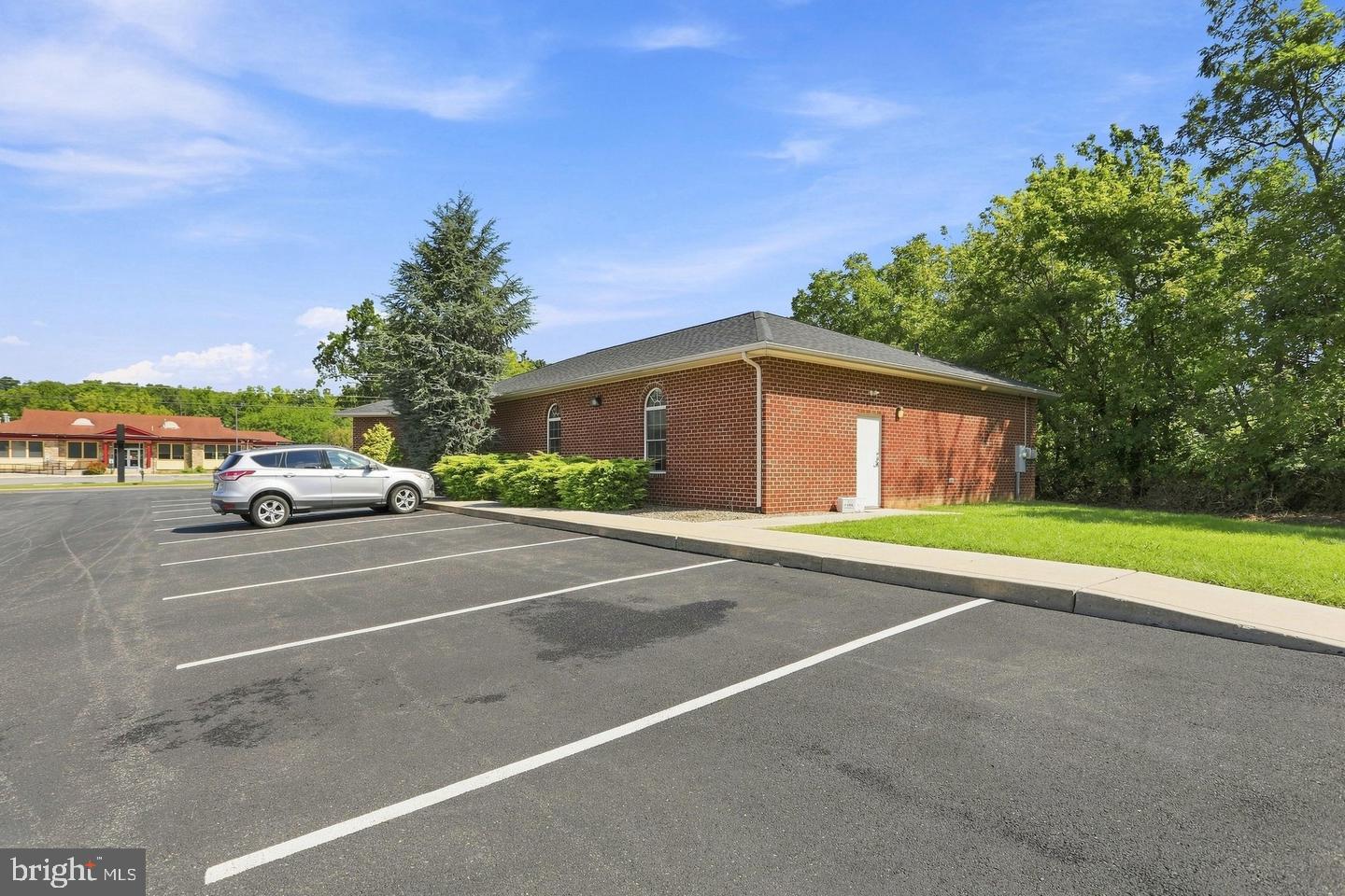12104 Buchanan Trl E Property Photo 5