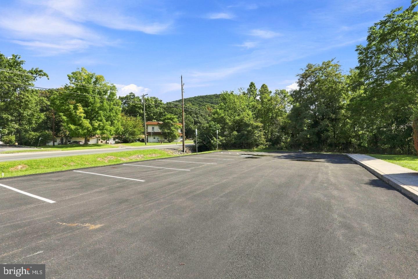 12104 Buchanan Trl E Property Photo 6