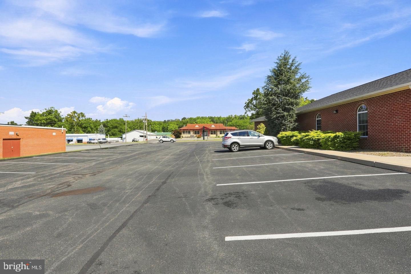 12104 Buchanan Trl E Property Photo 8