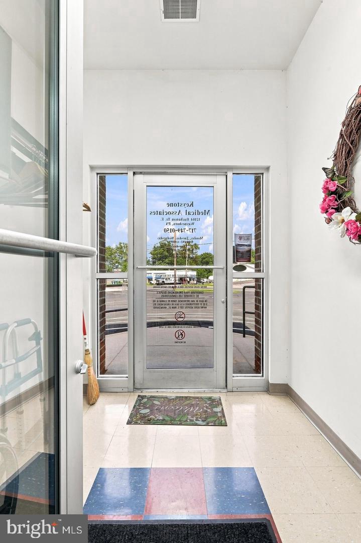 12104 Buchanan Trl E Property Photo 9